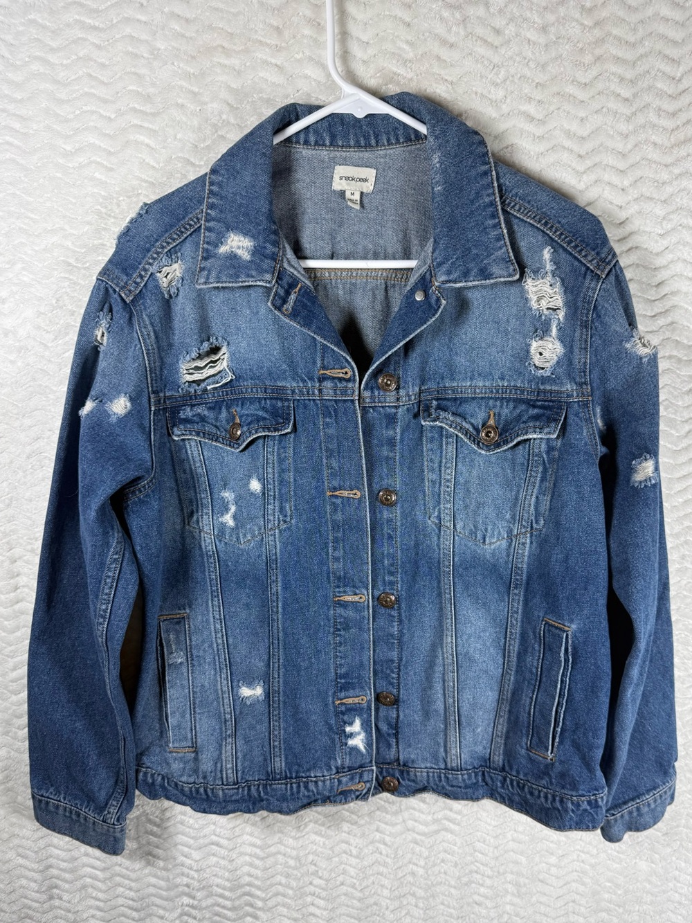 Sneak Peek Distressed Blue Denim Jacket. Classic 🧡🔥